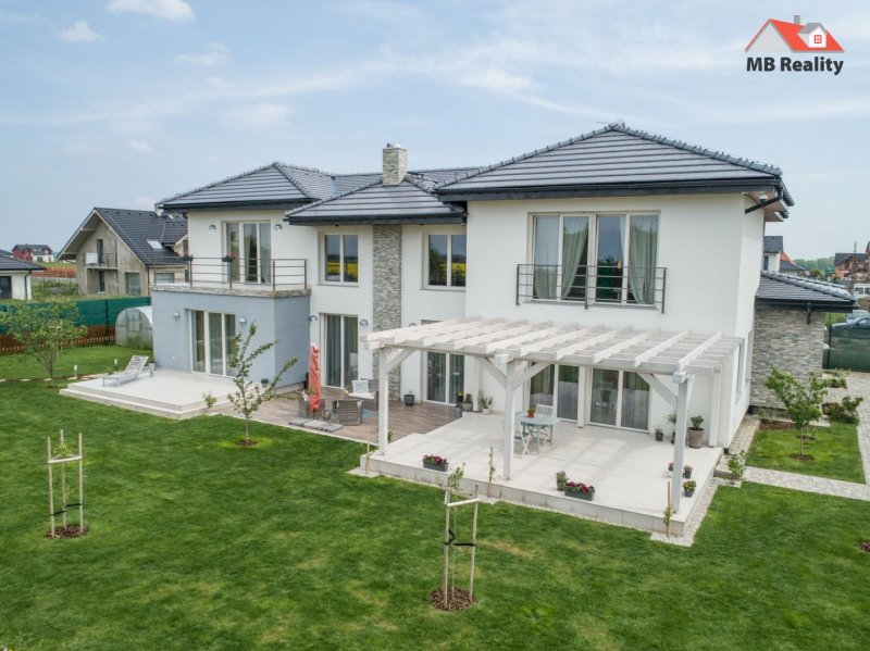 Prodej rodinné vily 7+kk s pozemkem 1640m2,Praha-východ,Sibřina