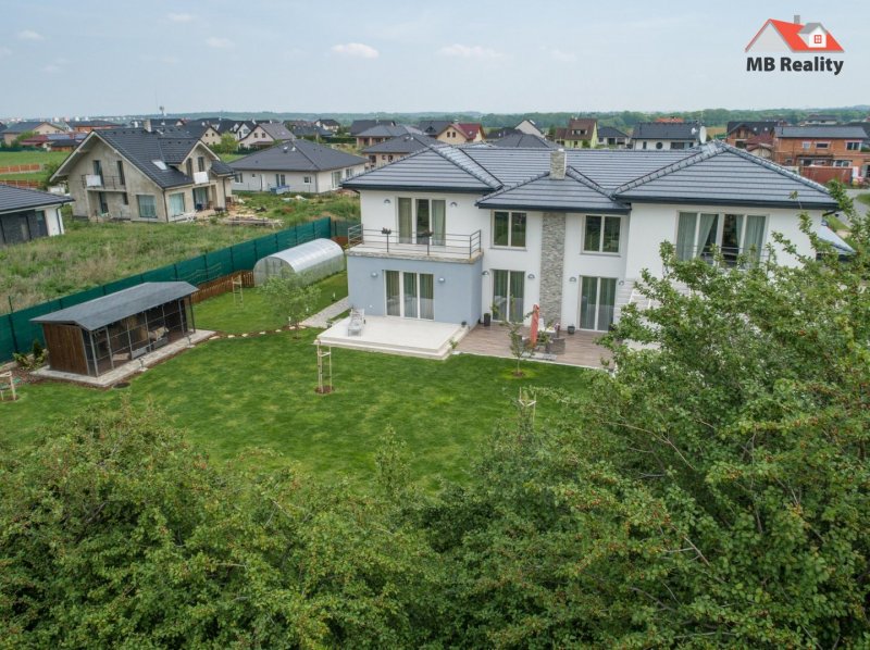 Prodej rodinné vily 7+kk s pozemkem 1640m2,Praha-východ,Sibřina