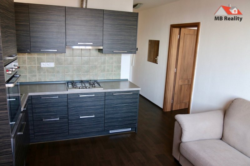 Podám byt 2+kk,38m2,lodžie,Praha 4