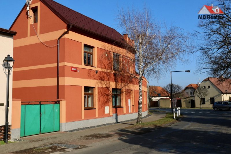 Prodám dvougenerační dům 7+2, pozemek 1061m2, Měšice