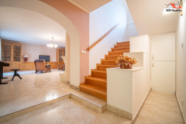 Prodej rodinného domu 5+1, 290m2, pozemek 1355, Klecany